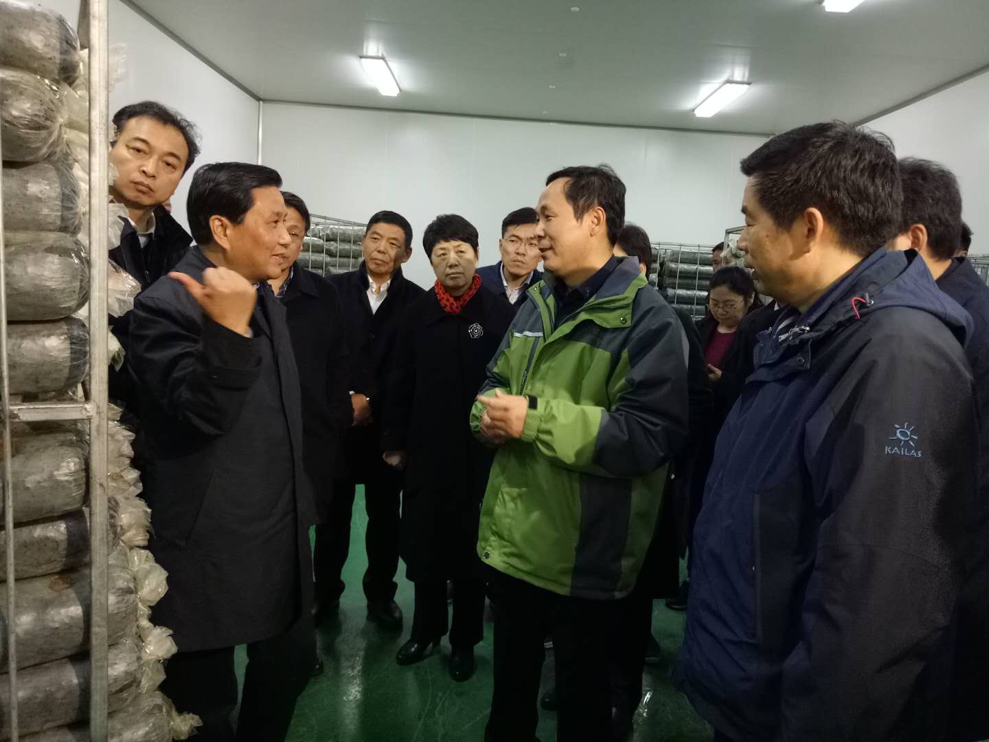 熱烈歡迎河南省政府副省長武國定蒞臨信念集團盧氏產業扶貧基地